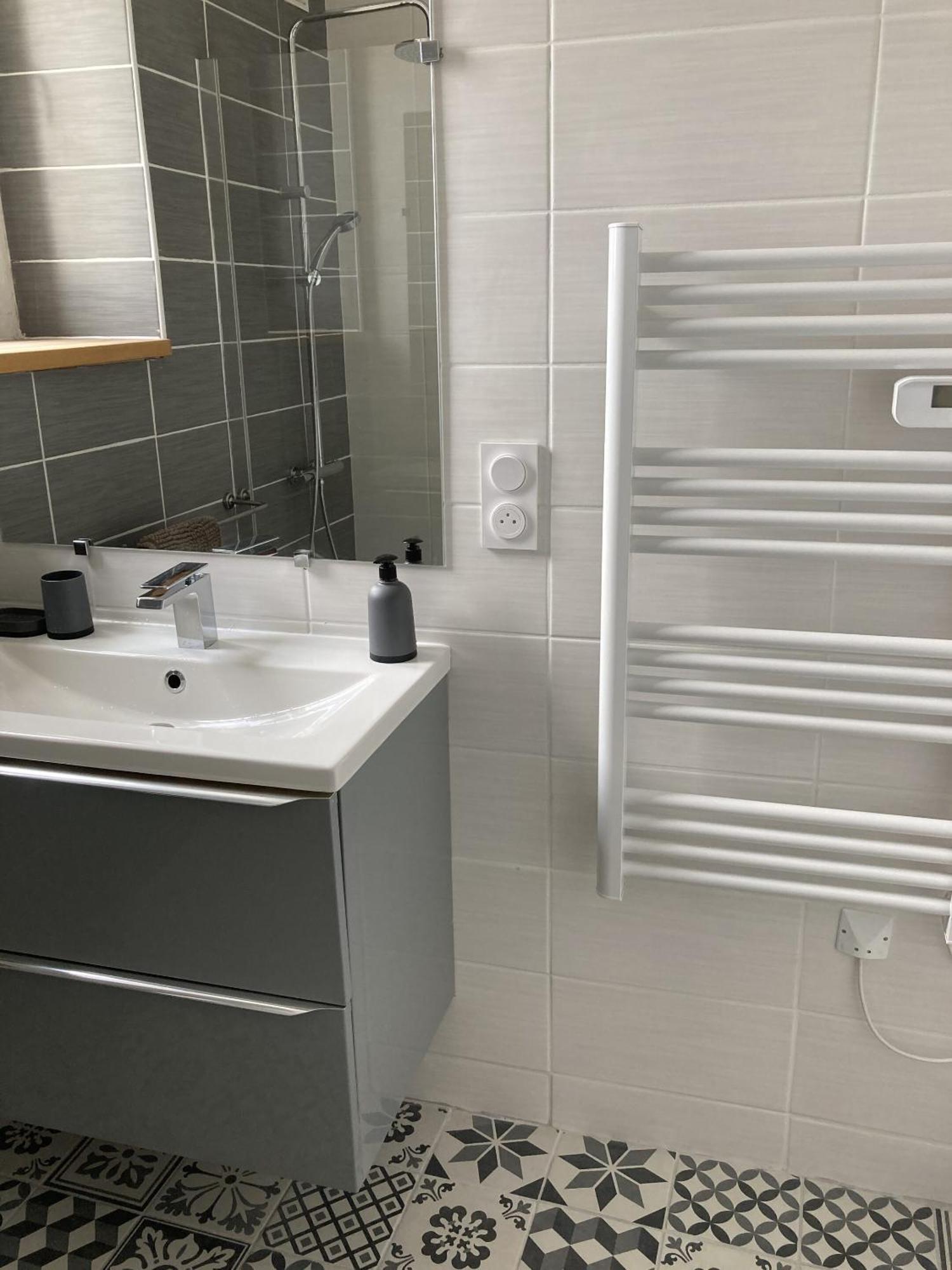 Location Appartement Des Pyrenees Borderes-sur-l'Echez Værelse billede